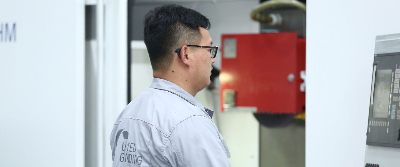 [Translate to Chinese:] 