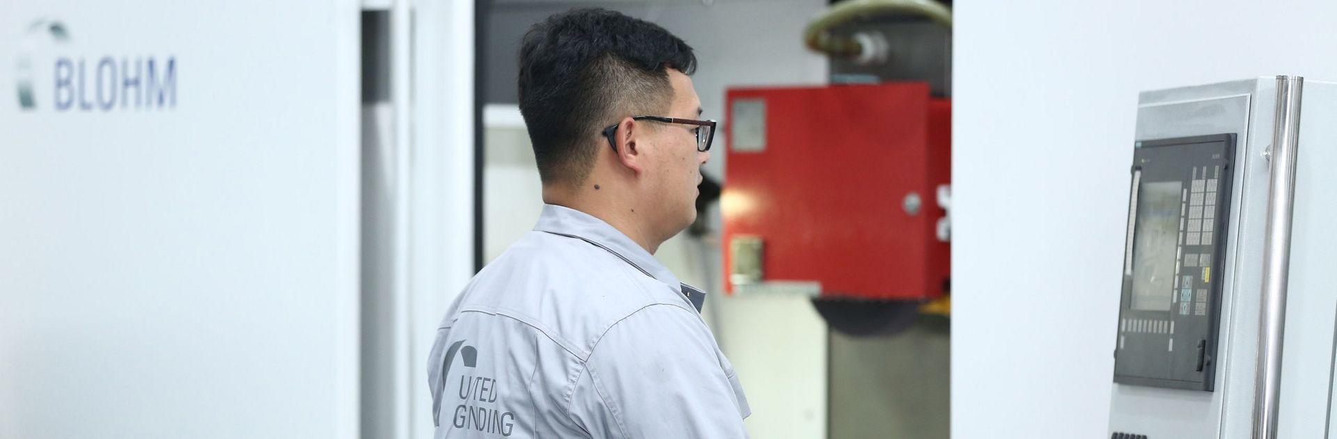 [Translate to Chinese:] 